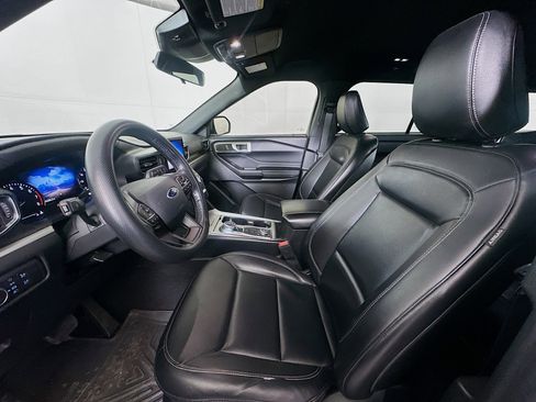 Used 2020 Ford Explorer XLT w/ Equipment Group 202A image 13