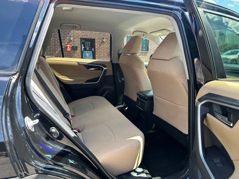Used 2021 Toyota RAV4 XLE FWD image 15