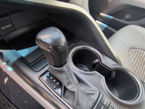 Used 2022 Toyota Camry SE FWD image 12