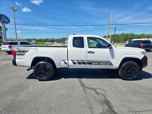 Used 2019 Toyota Tacoma SR AWD/4WD image 5