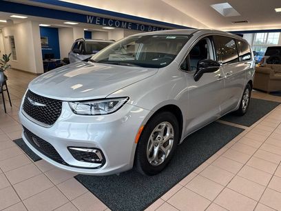 Used 2024 Chrysler Pacifica Limited