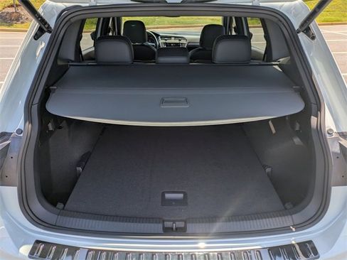 Used 2024 Volkswagen Tiguan SE R-Line image 13