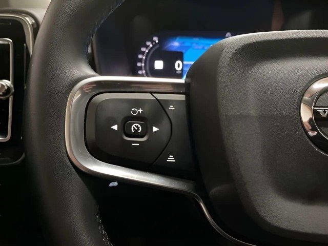 Used 2025 Volvo XC40 B5 Plus AWD/4WD image 34