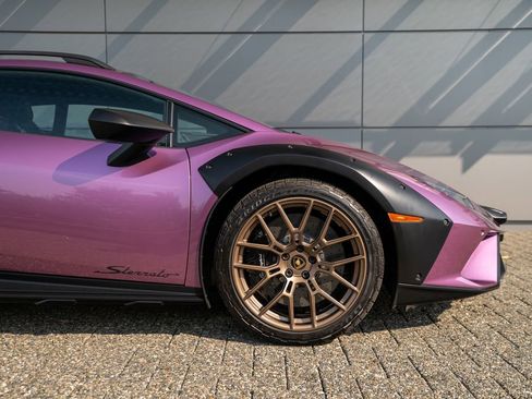 Used 2024 Lamborghini Huracan Sterrato image 7