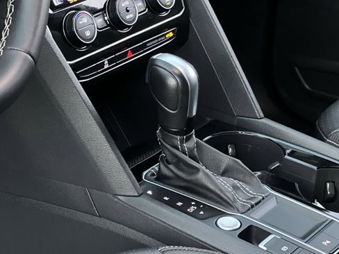 Used 2022 Volkswagen Atlas Cross Sport SE image 20