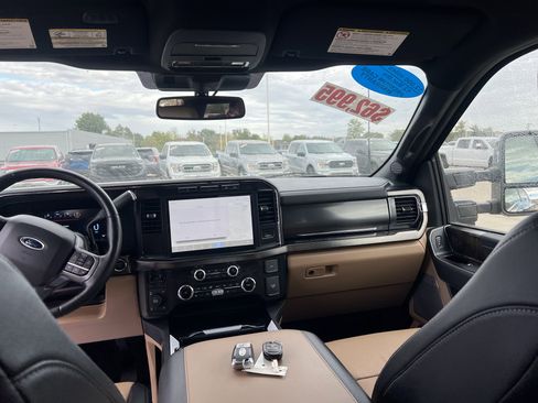 Used 2024 Ford F250 Lariat w/ Chrome Package image 29