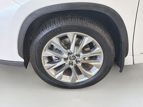 Used 2022 Toyota Highlander Limited image 11