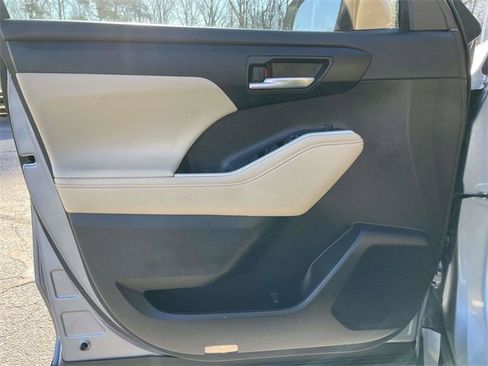 Used 2023 Toyota Highlander XLE image 20