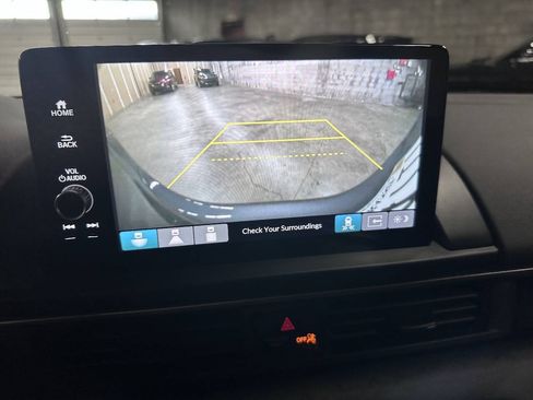 Used 2023 Honda Pilot Touring image 11