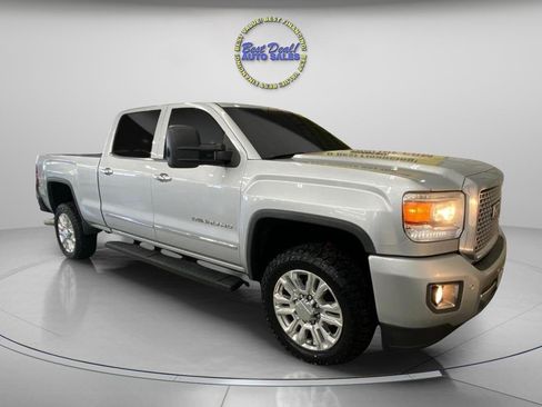 Used 2015 GMC Sierra 2500 Denali w/ Duramax Plus Package image 7
