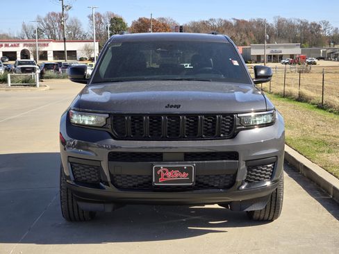 New 2025 Jeep Grand Cherokee L Altitude image 2