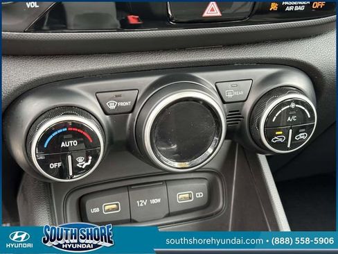 Certified 2022 Hyundai Venue SEL image 29