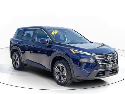 Used 2025 Nissan Rogue SV AWD/4WD image 3