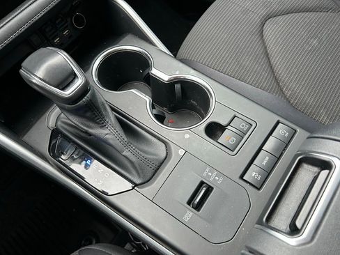 Used 2021 Toyota Highlander LE image 27