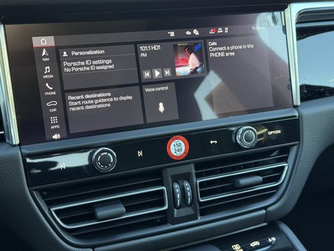 Used 2025 Porsche Macan image 19