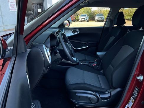 Used 2025 Kia Soul LX w/ LX Technology Package image 10