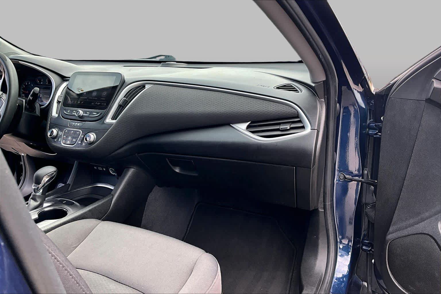 Used 2022 Chevrolet Malibu LT FWD image 19