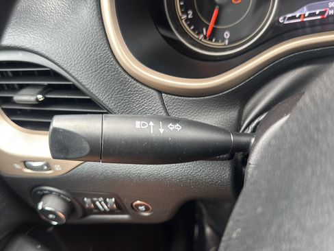 Used 2018 Jeep Cherokee Limited AWD/4WD image 28