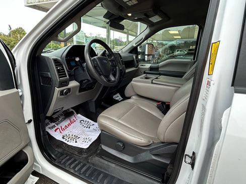 Used 2022 Ford F350 XL w/ Power Equipment Group image 10