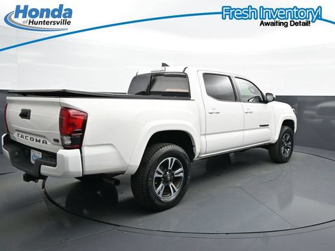 Used 2019 Toyota Tacoma TRD Sport AWD/4WD image 10