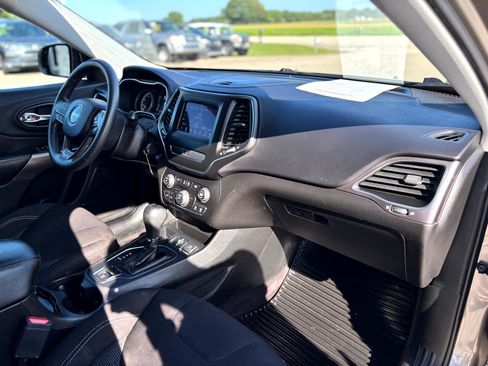 Used 2019 Jeep Cherokee Latitude w/ Popular Appearance Group image 25