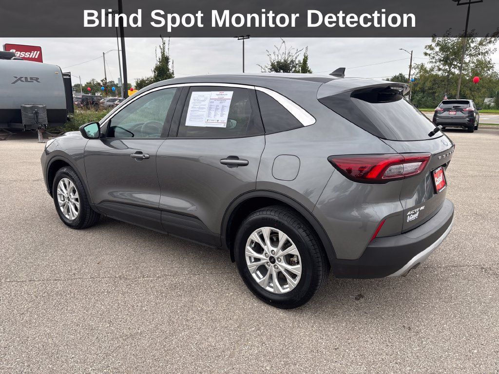 Used 2023 Ford Escape Active AWD/4WD image 3