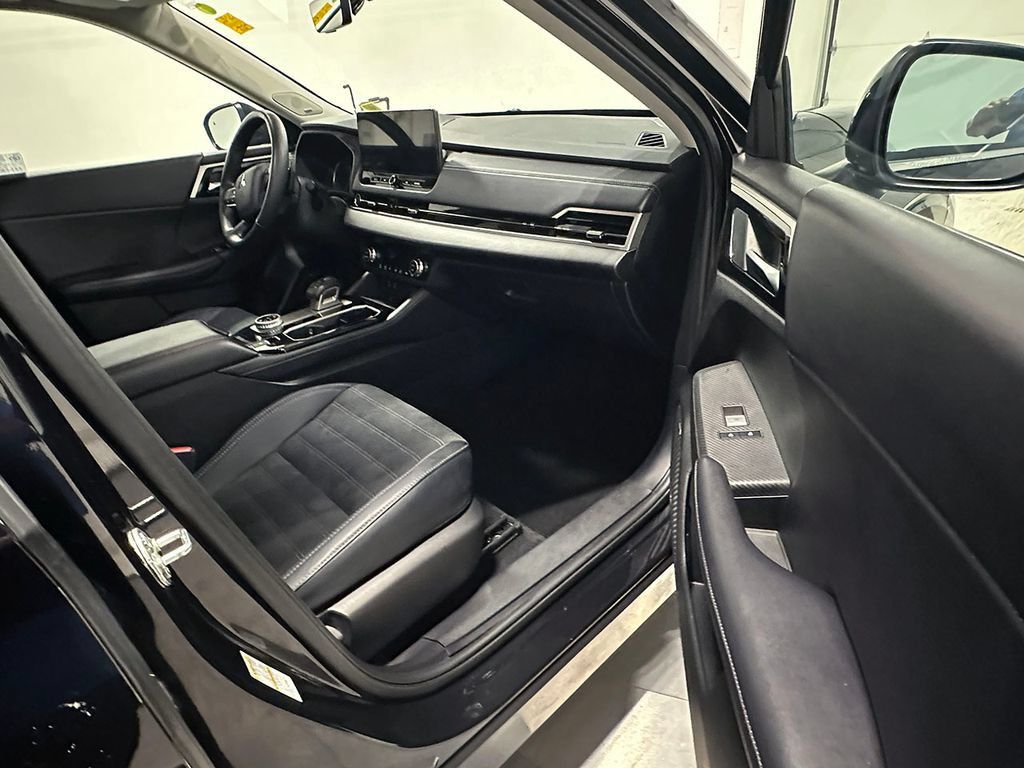 Used 2025 Mitsubishi Outlander AWD image 26