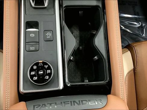 New 2026 Nissan Pathfinder Platinum image 29