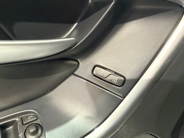 Used 2015 Volvo XC60 T6 Platinum FWD image 28