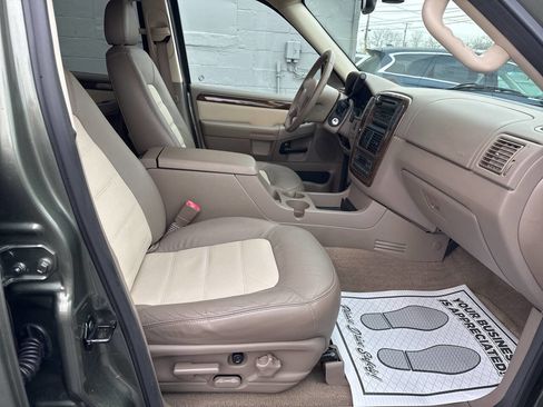 Used 2004 Ford Explorer Eddie Bauer image 25
