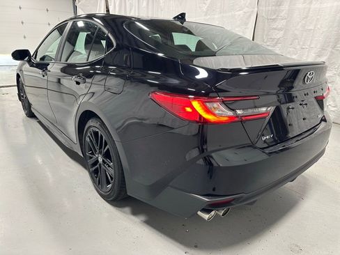 Used 2025 Toyota Camry SE w/ Convenience Package FWD image 5