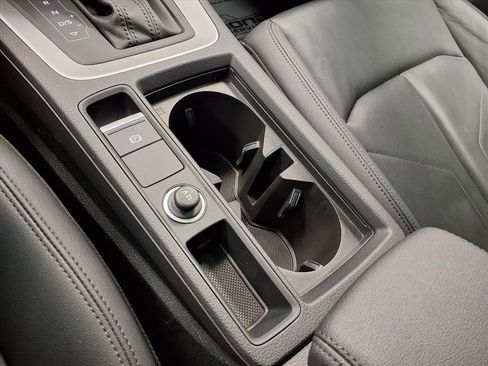 Used 2025 Audi Q3 2.0T Premium image 24