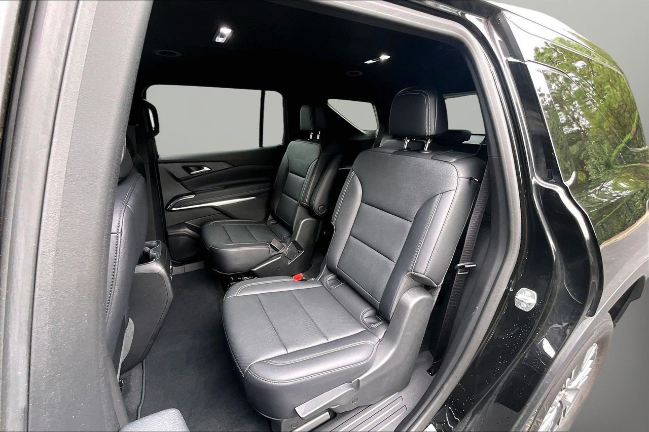 Used 2025 Chevrolet Traverse LT AWD/4WD image 21