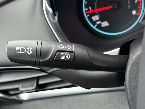 Used 2023 Chevrolet Traverse LT image 9