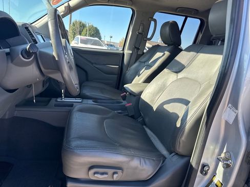 Used 2019 Nissan Frontier SL image 16