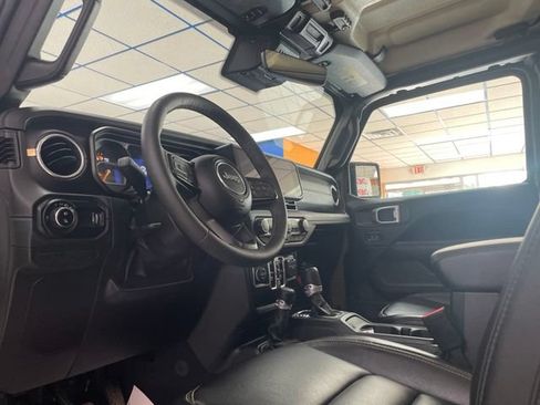 Used 2025 Jeep Gladiator Sport AWD/4WD image 15
