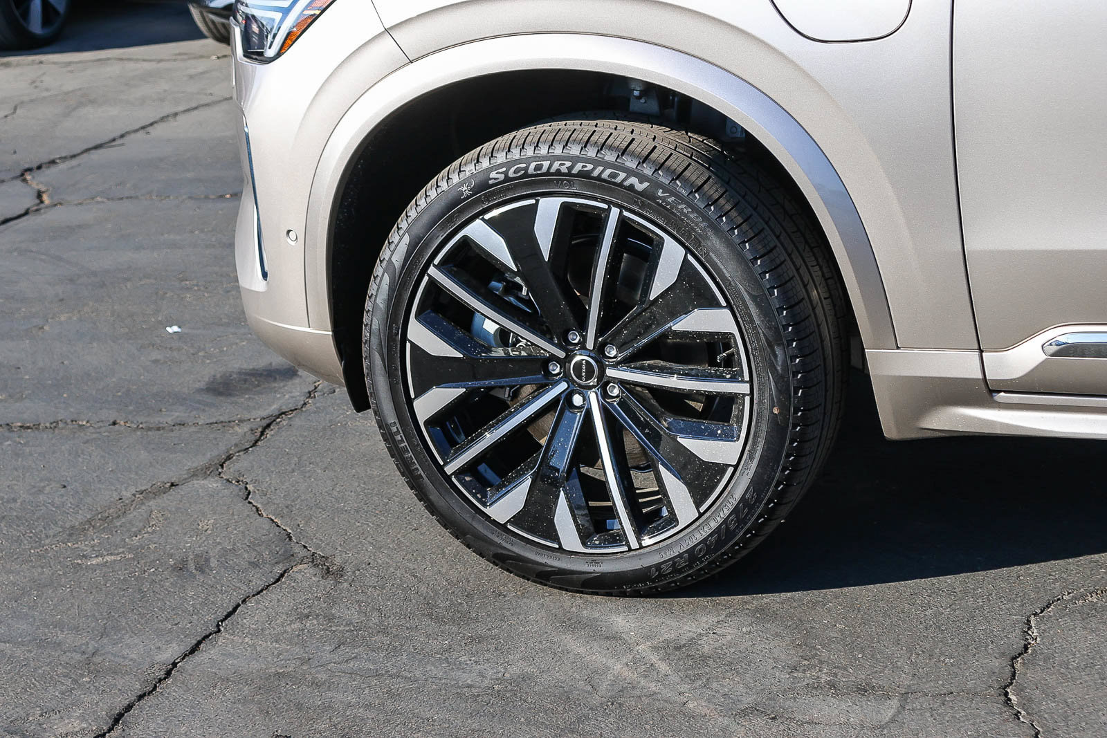 New 2026 Volvo XC90 T8 Plus w/ Protection Package Premier AWD/4WD image 8