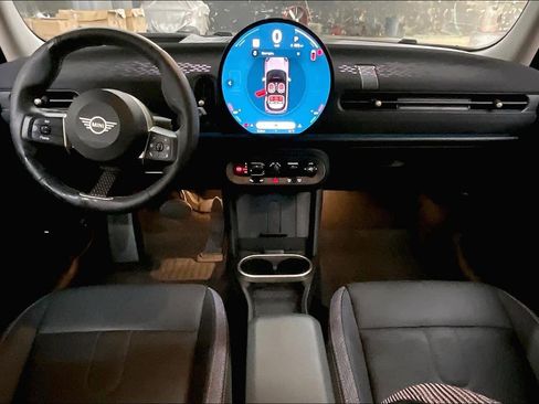 Certified 2025 MINI Cooper 4-Door Hardtop image 17