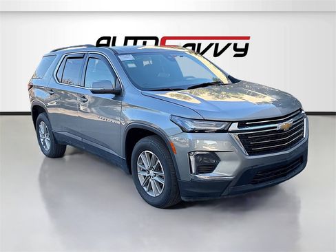 Used 2023 Chevrolet Traverse LT image 1