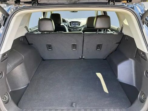 Used 2024 GMC Terrain SLT AWD/4WD image 9