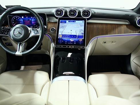 Used 2025 Mercedes-Benz GLC 300 4MATIC image 4