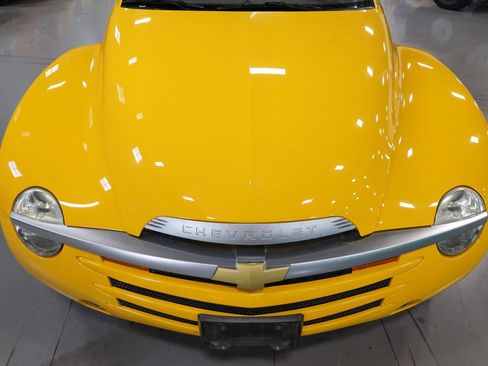 Used 2004 Chevrolet SSR w/ Preferred Equipment Group image 8