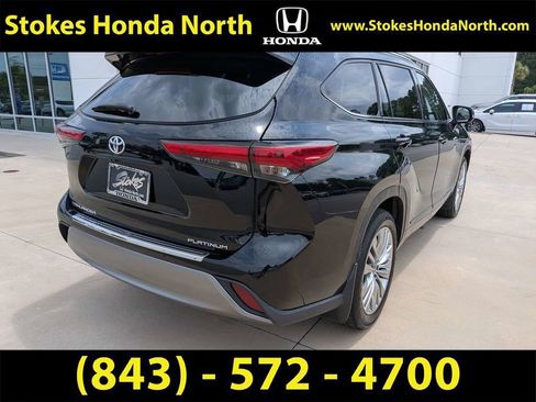 Used 2023 Toyota Highlander Platinum FWD image 8