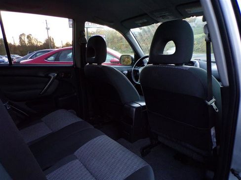 Used 2004 Toyota RAV4 4WD image 23