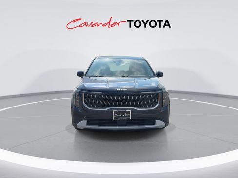 Used 2026 Kia Carnival FWD image 3