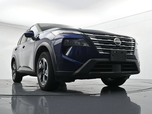 Used 2024 Nissan Rogue SV AWD/4WD image 29