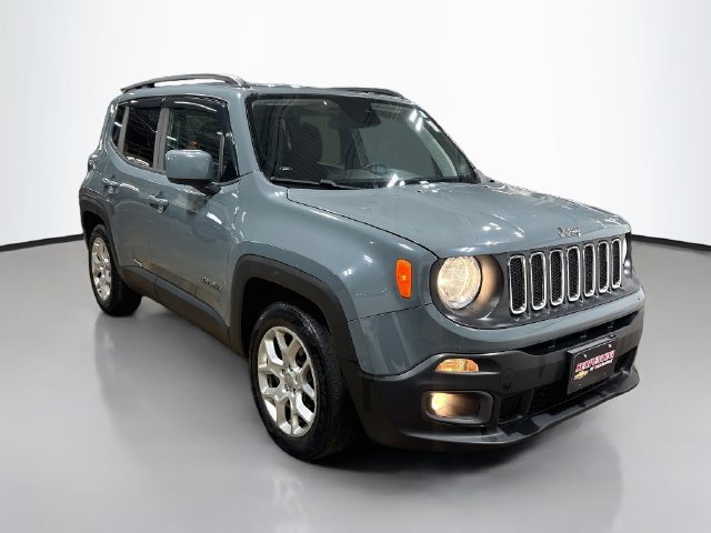 Used 2018 Jeep Renegade Latitude w/ Cold Weather Group FWD image 5