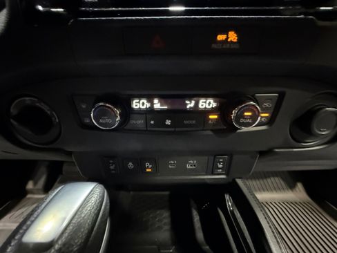 Used 2022 Nissan Frontier PRO-4X w/ Pro-4X Premium Package AWD/4WD image 12
