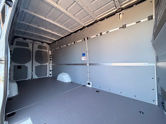 Used 2025 Mercedes-Benz Sprinter 2500 image 16