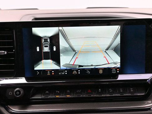 Used 2025 Chevrolet Silverado 1500 ZR2 w/ Technology Package image 23